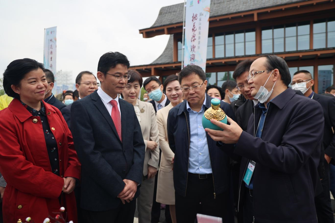 霸屏直播半小时:桃花源在“中国旅游日”央视直播中的精彩呈现(图3) 图片