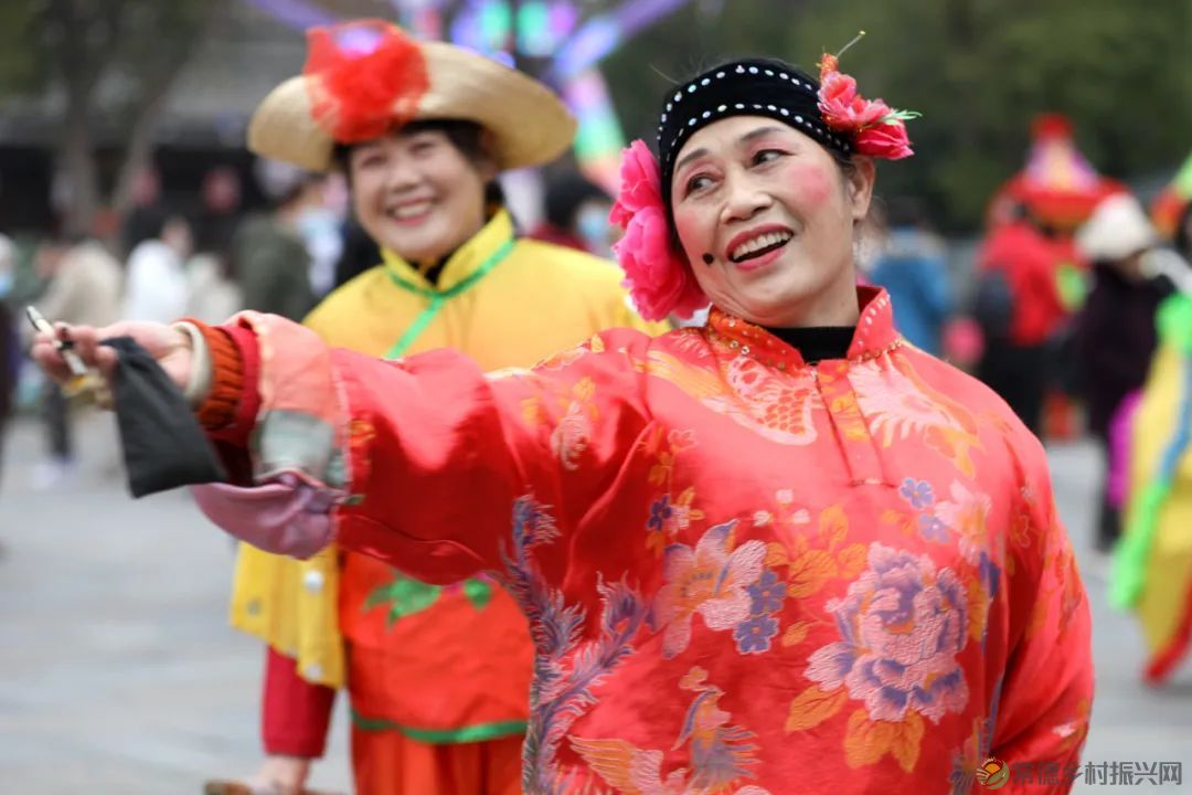 引发数十万人围观——常德河街的元宵节“吊炸天”(图2) 2.jpg