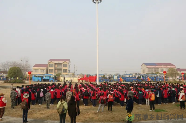 接地气!扎稻草人、捕鱼、种菜、犁地……常德这所学校学生变身“小农夫”(图4) image.png