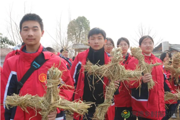 接地气!扎稻草人、捕鱼、种菜、犁地……常德这所学校学生变身“小农夫”(图10) image.png