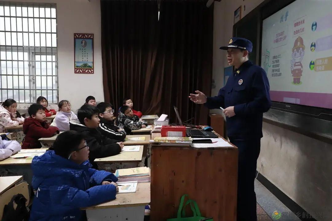 【走进临澧】“雷锋式消防学校”计划正在进行(图1) 【走进临澧】“雷锋式消防学校”计划正在进行(图1)