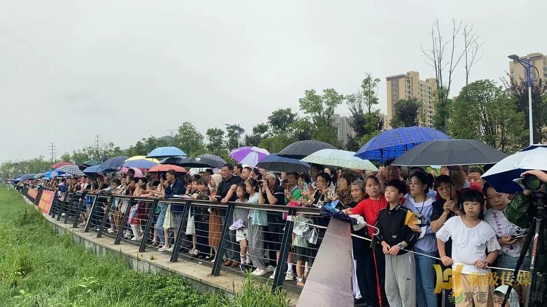 花落谁家?中国•常德鼎城首届阳明湖龙舟赛完美收官(图23) 花落谁家?中国•常德鼎城首届阳明湖龙舟赛完美收官(图23)