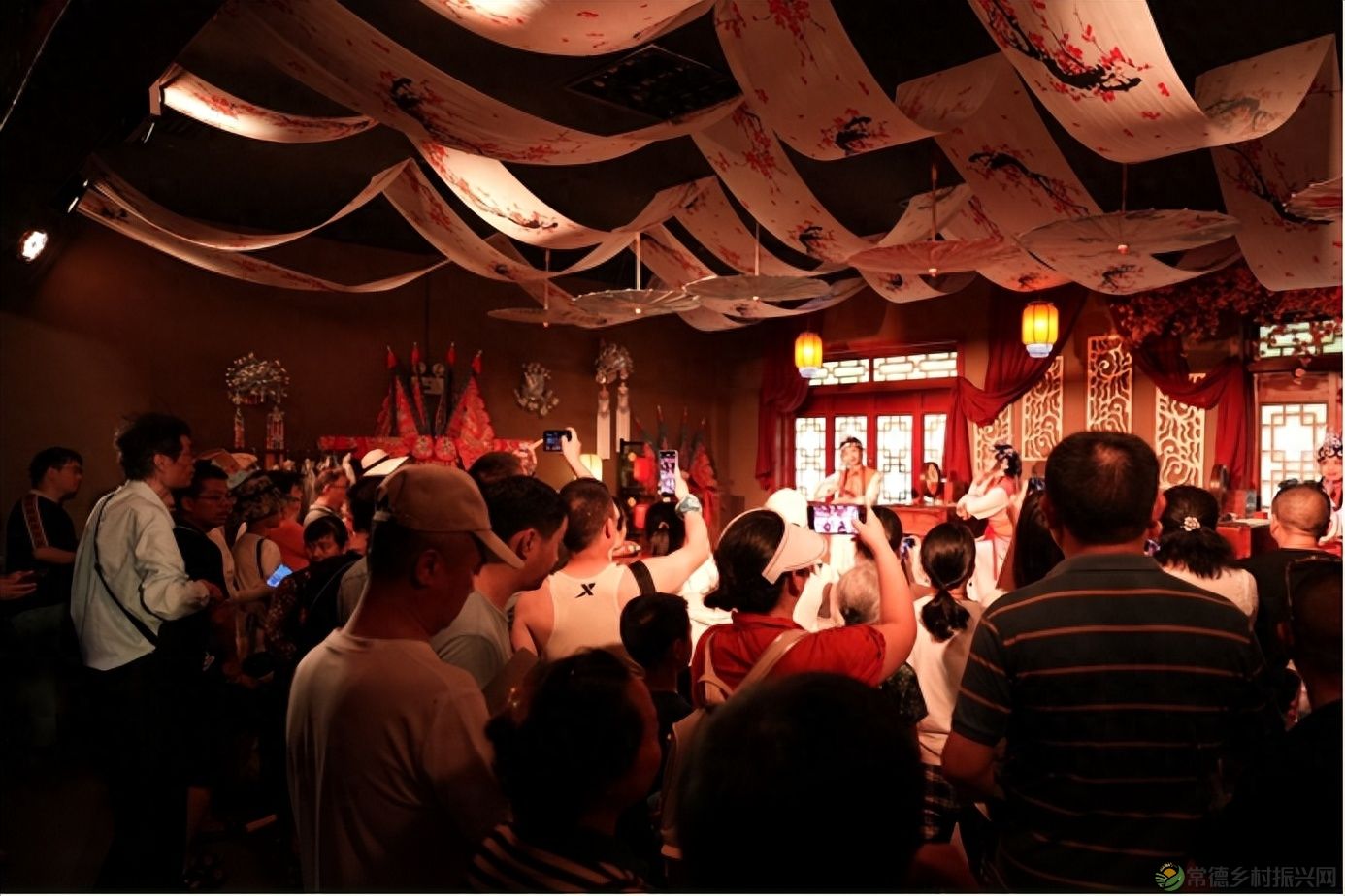 【双节特辑】常德桃花源景区人气爆棚!游客共度欢乐佳节!(图4) 【双节特辑】常德桃花源景区人气爆棚!游客共度欢乐佳节!(图4)