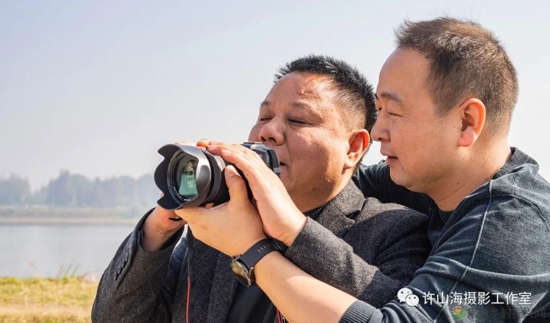 常德市库区移民专题拍摄今日收尾,以茶代酒祝贺杀青(图2) 常德市库区移民专题拍摄今日收尾,以茶代酒祝贺杀青(图2)