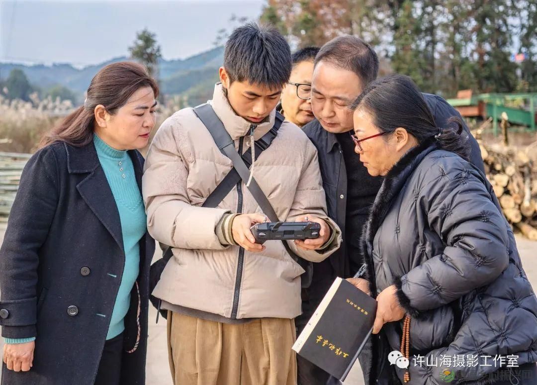 常德市库区移民专题拍摄今日收尾,以茶代酒祝贺杀青(图6) 常德市库区移民专题拍摄今日收尾,以茶代酒祝贺杀青(图6)