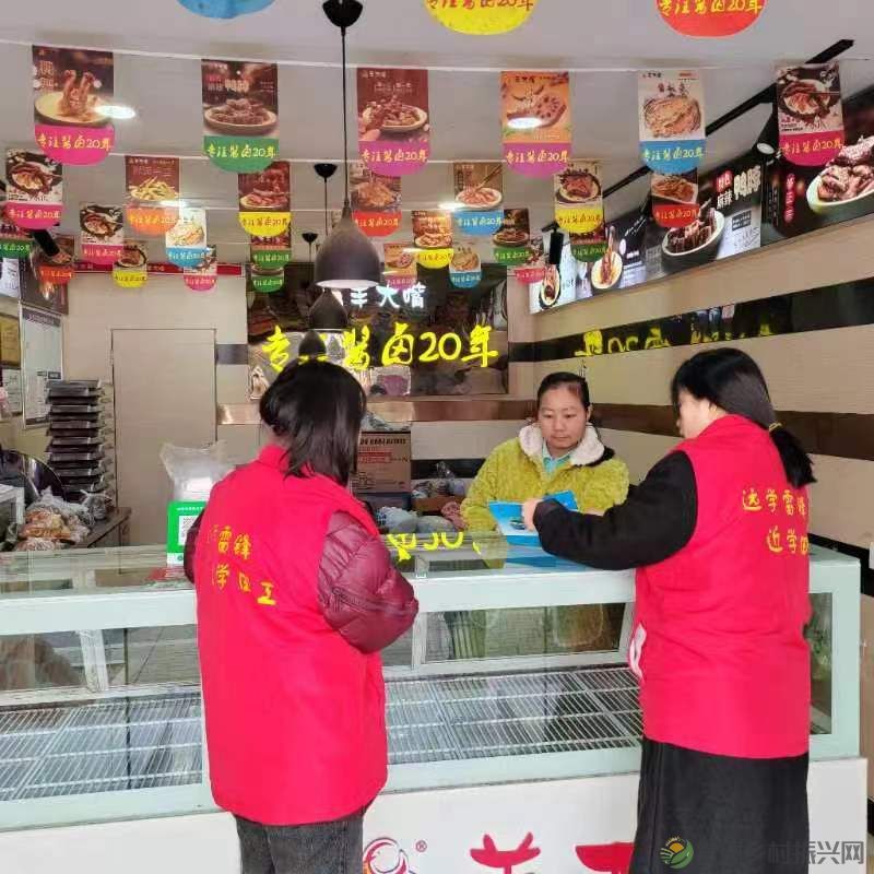 【武陵禁毒】禁毒宣传进商铺,构建和谐生活区(图2) e3f3bc8c390673d28d6f870fed4c730.jpg