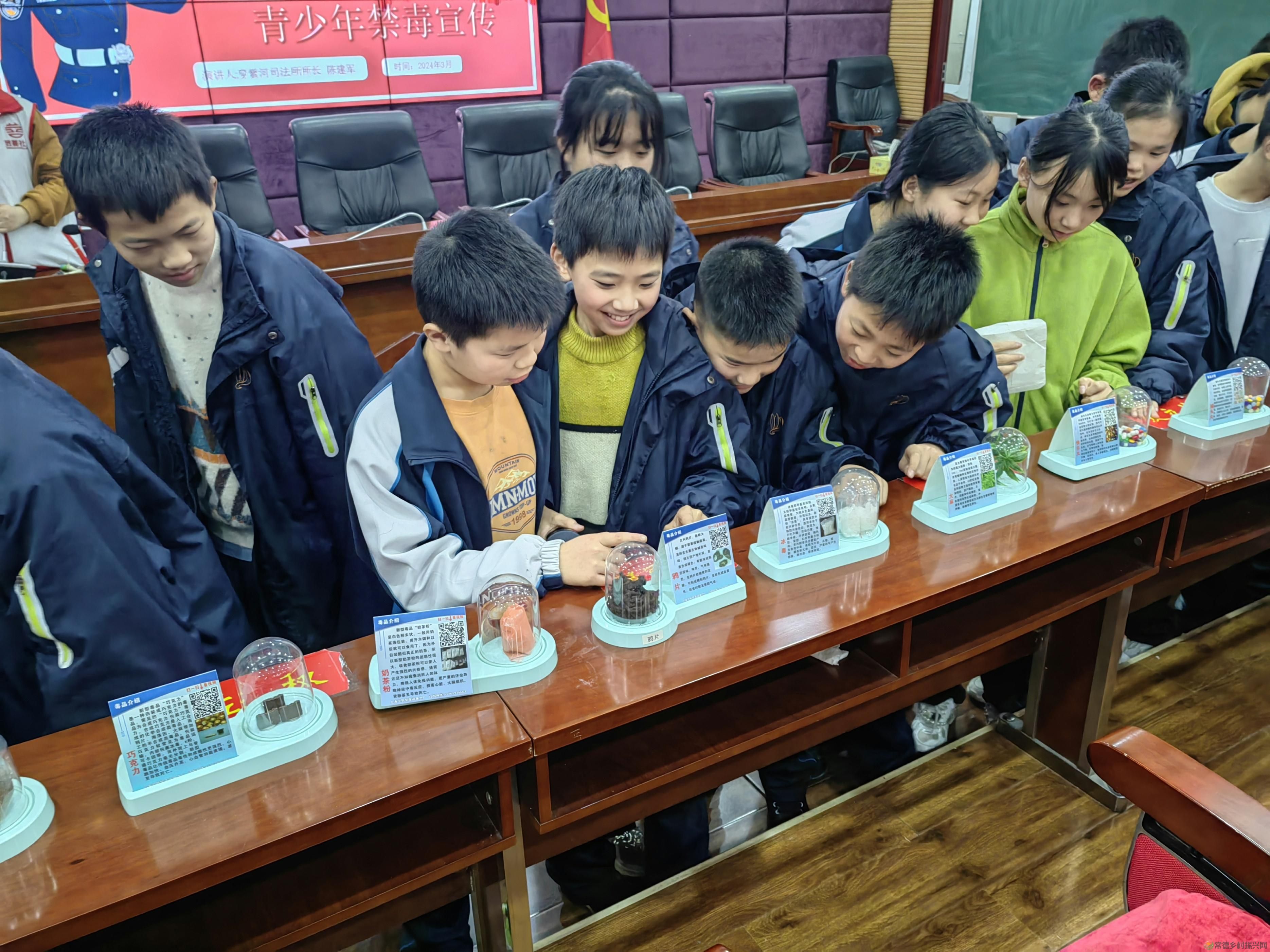 【武陵禁毒】武陵区穿紫河街道开展禁毒宣传进校园活动(图2) 【武陵禁毒】武陵区穿紫河街道开展禁毒宣传进校园活动(图2)