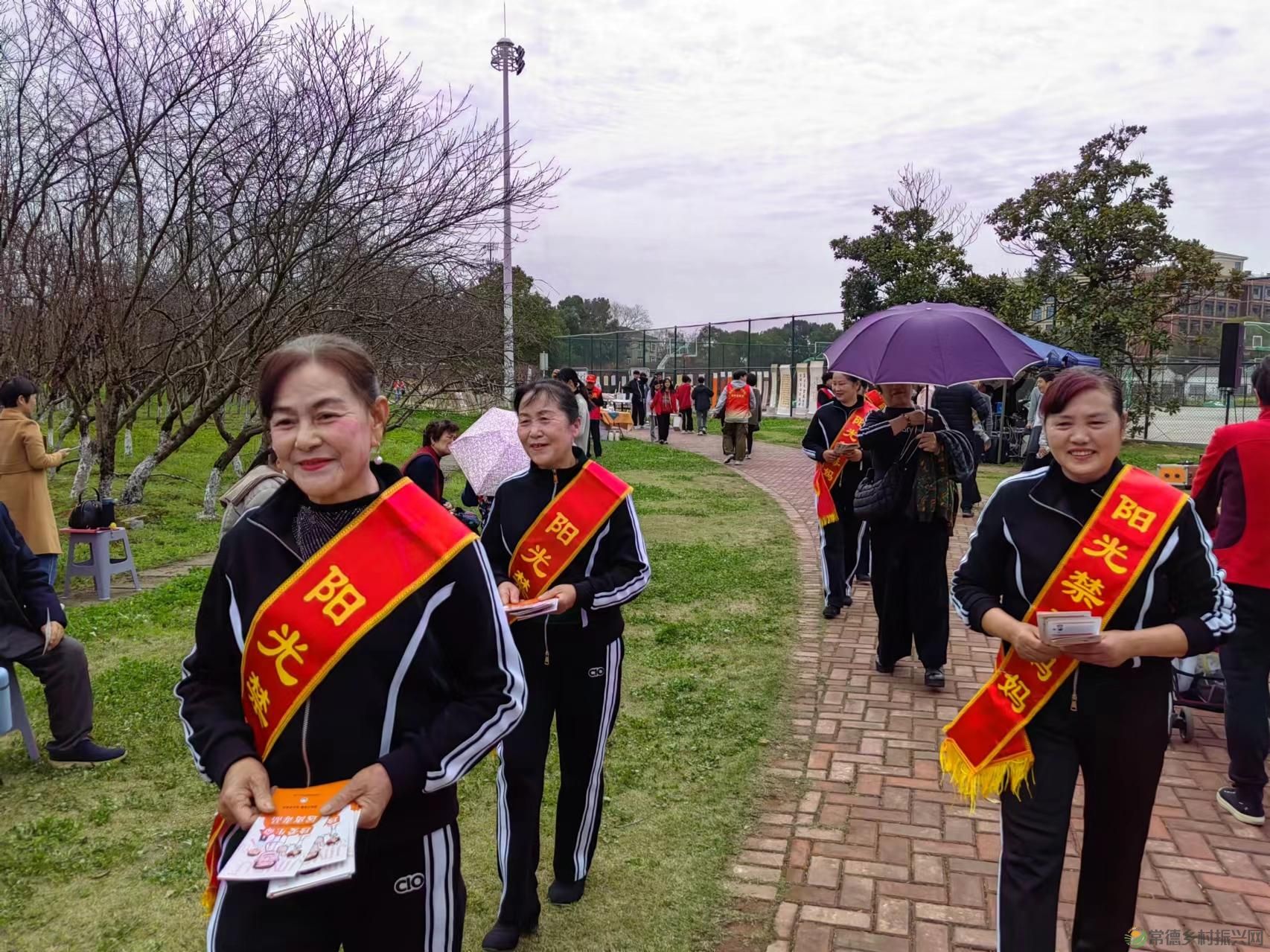 禁毒宣传进高校 花样青春不“毒”行(图4) 禁毒宣传进高校 花样青春不“毒”行(图4)