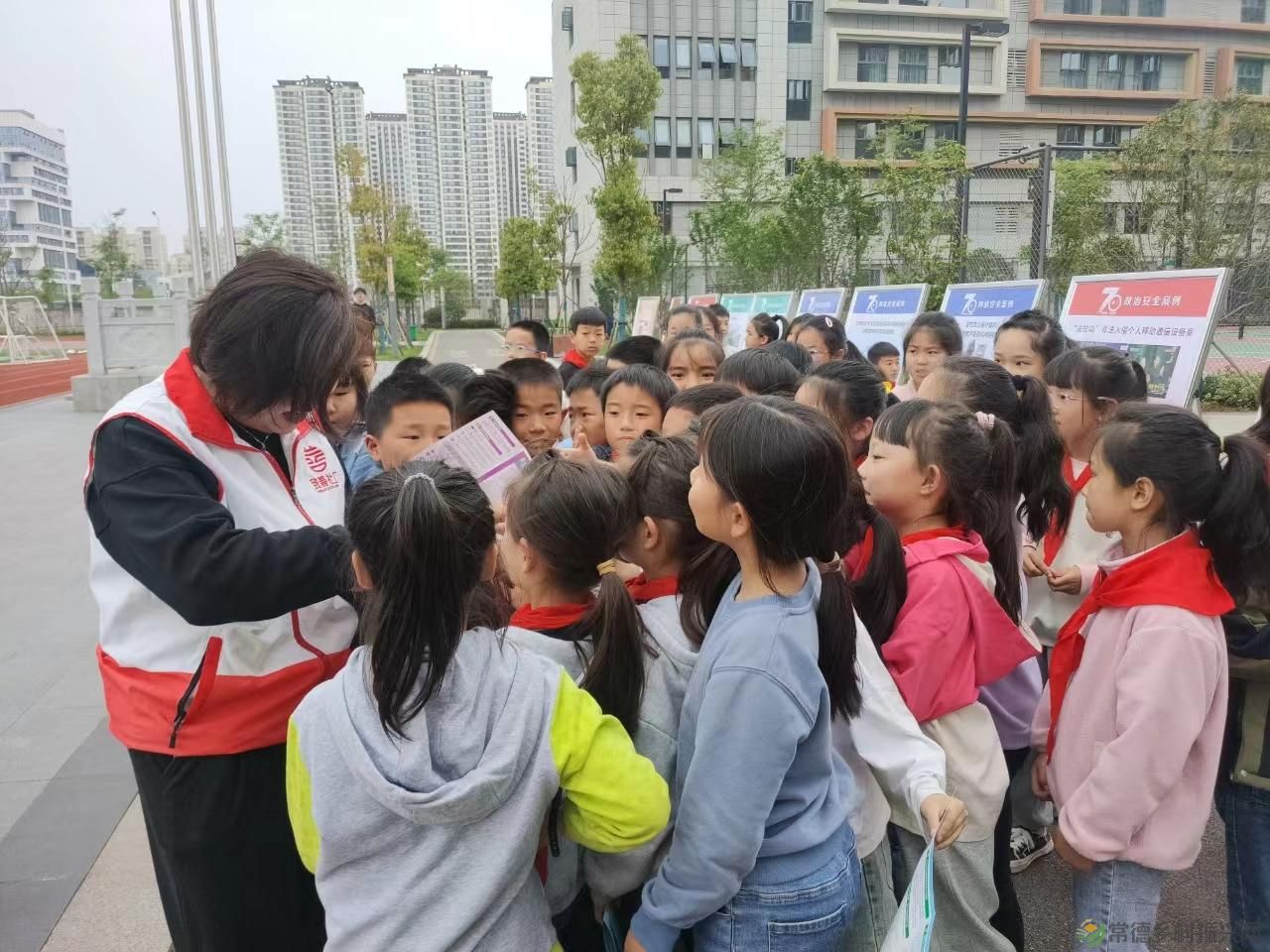 【武陵禁毒】武陵区芙蓉街道禁毒宣传进校园(图2) 【武陵禁毒】武陵区芙蓉街道禁毒宣传进校园(图2)