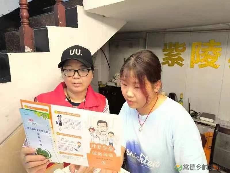 府坪街道开展“抵制毒品,远离毒害”为主题的禁毒宣传活动(图2) 府坪街道开展“抵制毒品,远离毒害”为主题的禁毒宣传活动(图2)