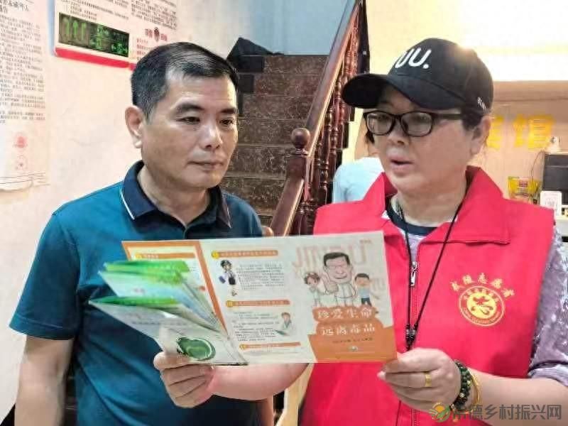 府坪街道开展“抵制毒品，远离毒害”为主题的禁毒宣传活动