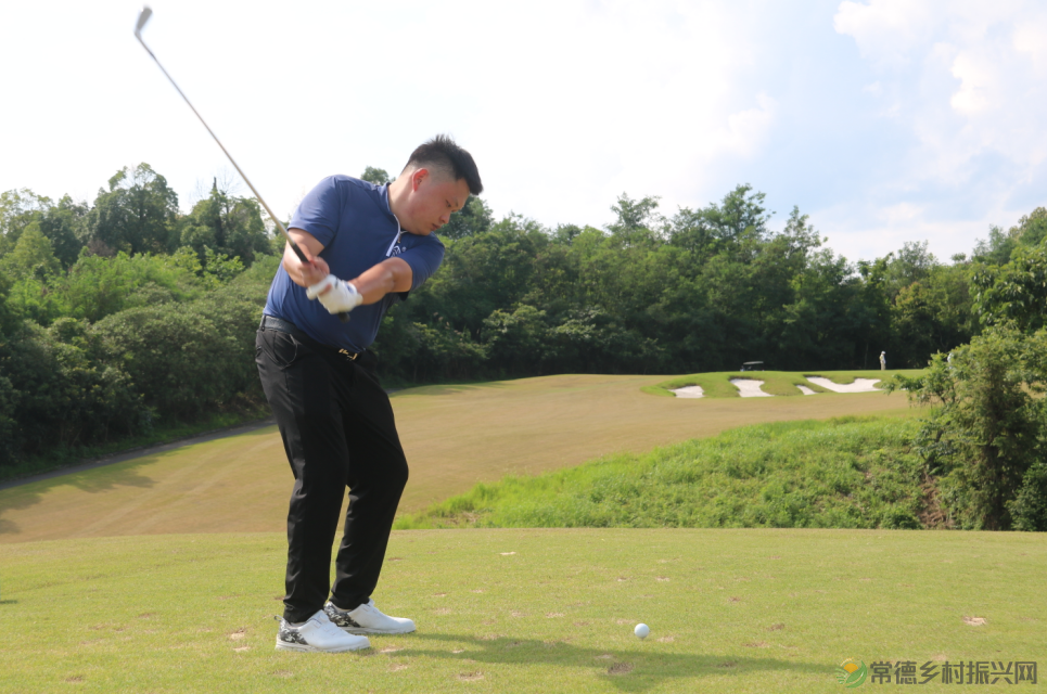 品“千年国”酒 打快乐高球——张家界高尔夫第三届“千年国酒杯”邀请赛圆满收官(图12) 品“千年国”酒 打快乐高球——张家界高尔夫第三届“千年国酒杯”邀请赛圆满收官(图12)