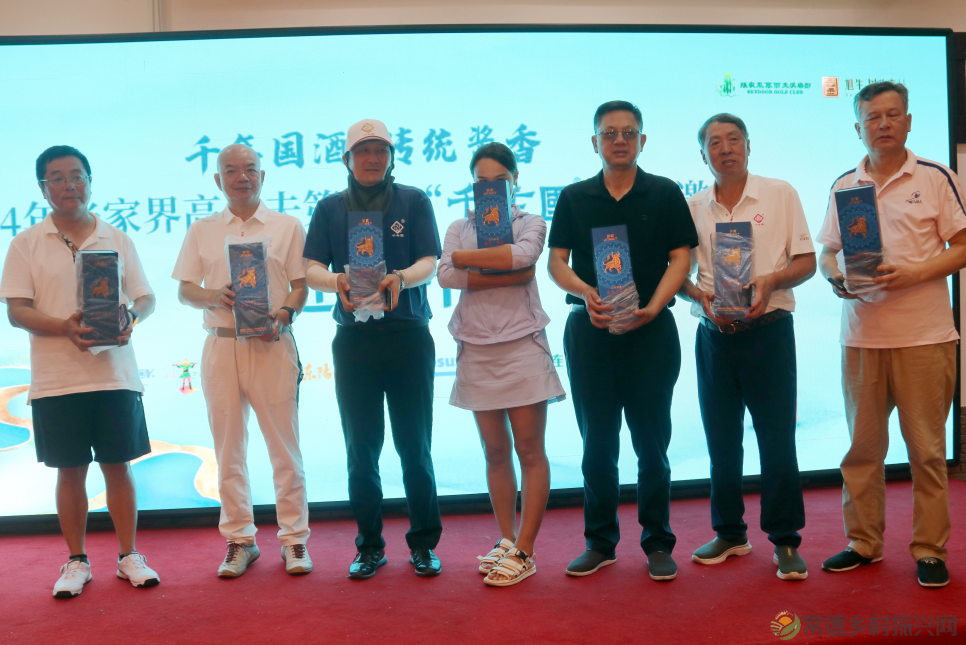 品“千年国”酒 打快乐高球——张家界高尔夫第三届“千年国酒杯”邀请赛圆满收官(图18) 品“千年国”酒 打快乐高球——张家界高尔夫第三届“千年国酒杯”邀请赛圆满收官(图18)