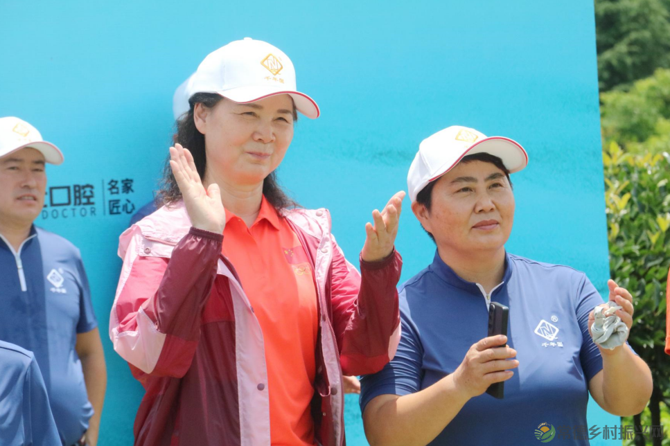 品“千年国”酒 打快乐高球——张家界高尔夫第三届“千年国酒杯”邀请赛圆满收官(图32) 品“千年国”酒 打快乐高球——张家界高尔夫第三届“千年国酒杯”邀请赛圆满收官(图32)