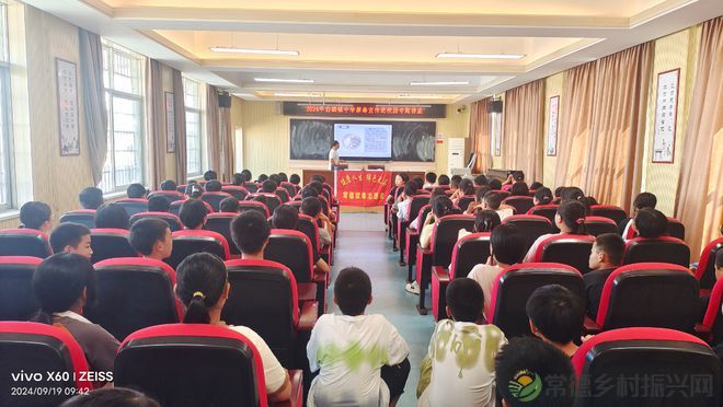 常德柳叶湖白鹤镇中学开展防范青少年药物滥用宣传活动(图3) 常德柳叶湖白鹤镇中学开展防范青少年药物滥用宣传活动(图3)