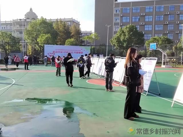 常德市鼎城区举办“拒绝毒品、终结艾滋、共享健康”主题宣传活动(图2) 常德市鼎城区举办“拒绝毒品、终结艾滋、共享健康”主题宣传活动(图2)