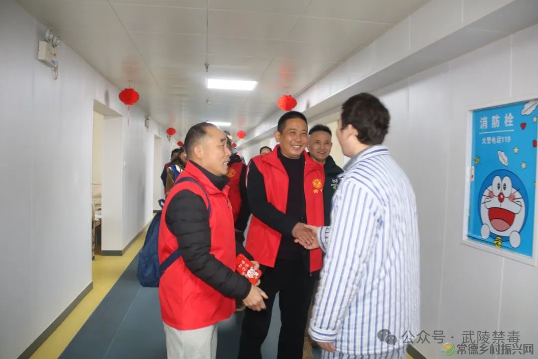 温暖传递 “衣”旧情深——武陵区社会禁毒协会携手十家公益组织开展“捐赠御寒衣物•桃源益行”爱心活动(图7) 图片