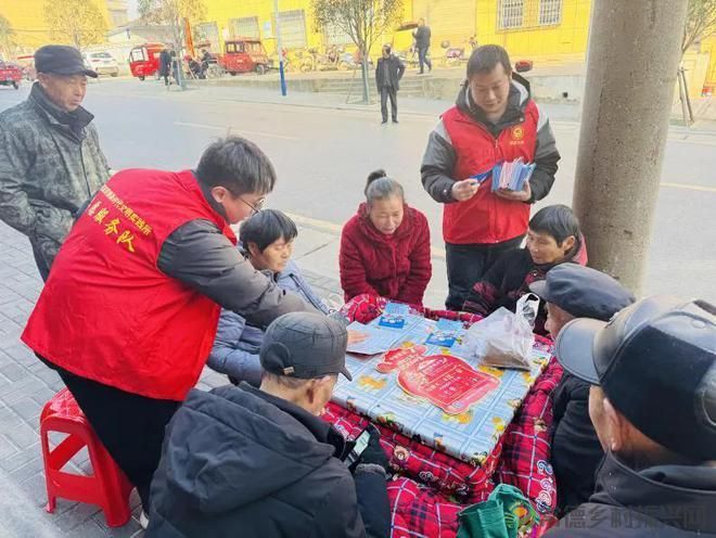 巧借群众“赶大集”，烟火气里“毒”无踪(图2)