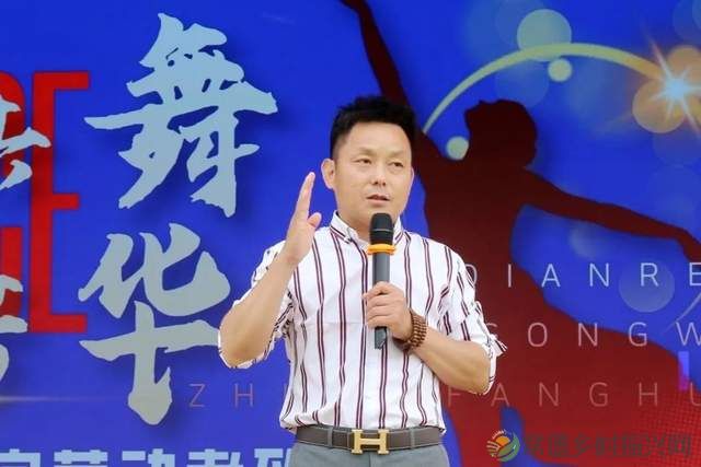 千人共舞致敬劳动者 银发舞者追忆芳华 (图6) 千人共舞致敬劳动者 银发舞者追忆芳华 (图6)