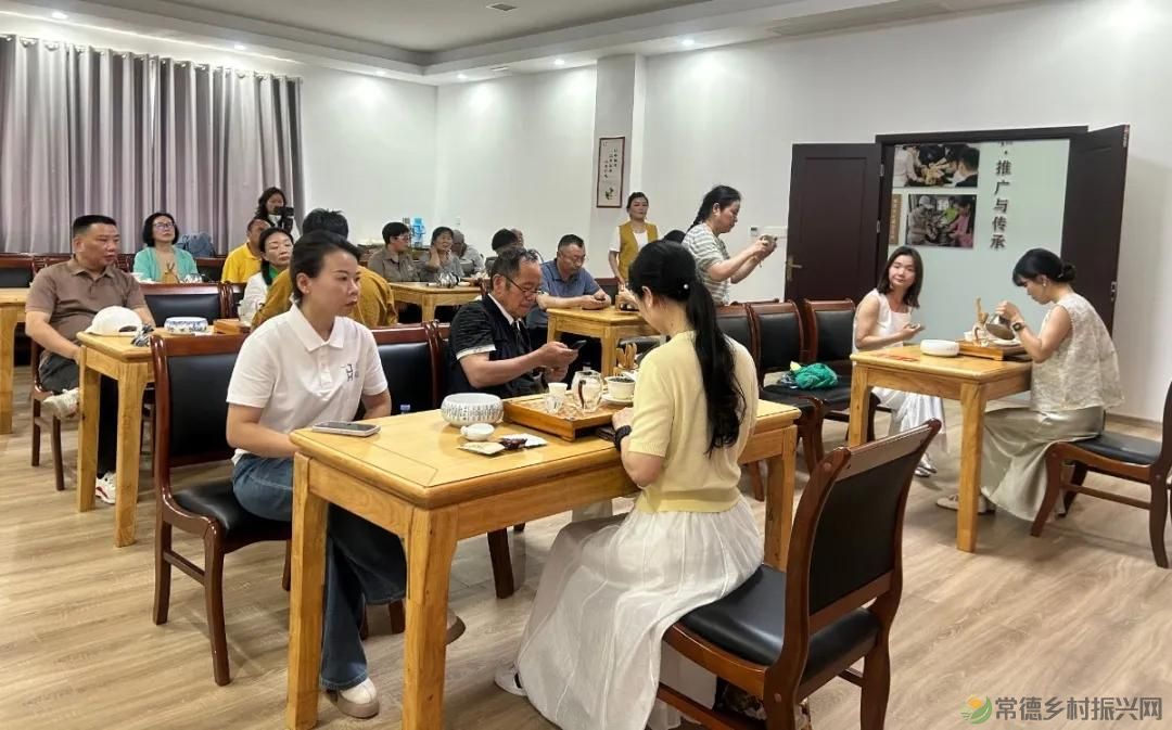 常德市茶文化促进会2025茶企对接活动走进桃源君和茶业(图8)