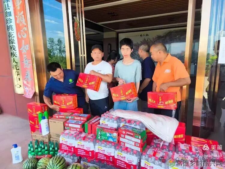 爱心驱暑意,真情润心田——桃源县残联暖心行动保障残疾人安然入秋(图2) 助残2.jpg