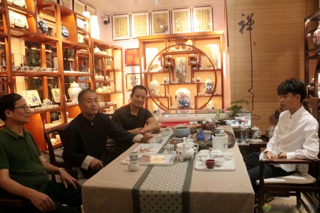 十五载笔墨耕耘,五百件瓷画生辉:“美德少年”五百封献给家乡的“情书”(图5) 书法2.jpg